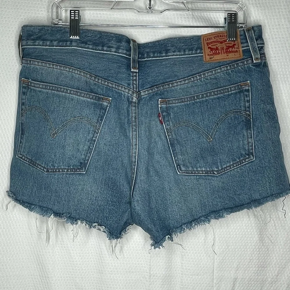Levi’s 501 Cutoff Denim Shorts High Rise Button Fly Distressed size 32
